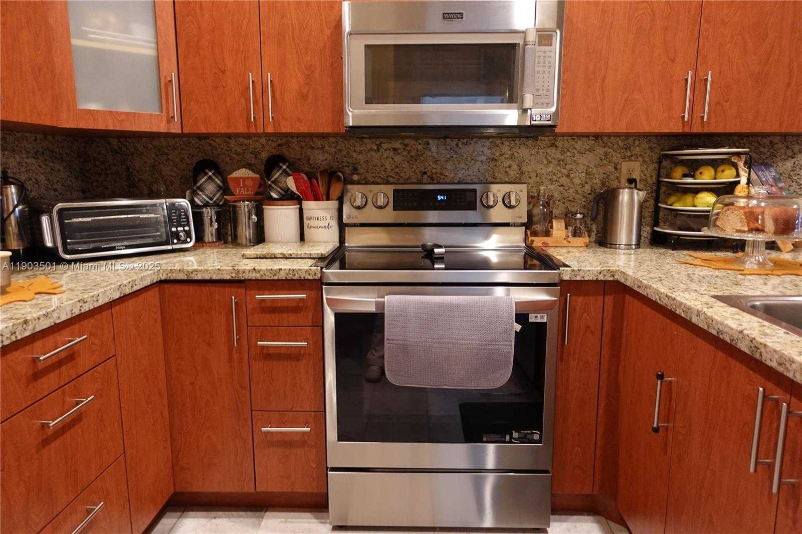 Small Image of 17450 NORTH WEST 66TH CT, Hialeah Number 18