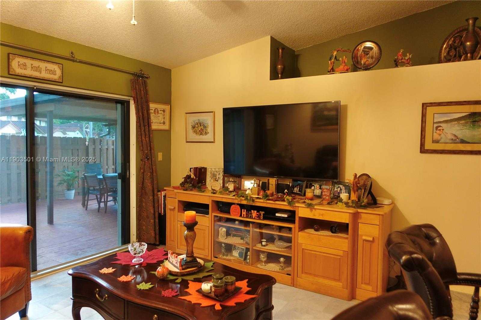 Small Image of 17450 NORTH WEST 66TH CT, Hialeah Number 25