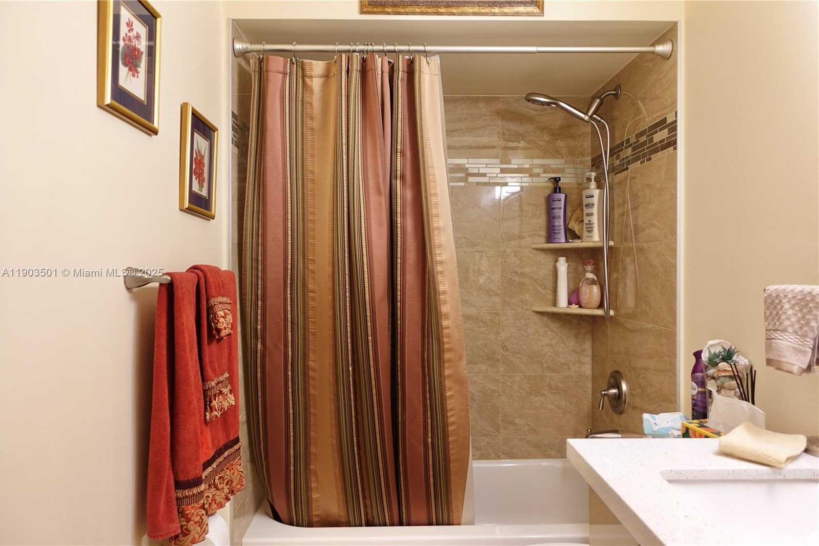 Small Image of 17450 NORTH WEST 66TH CT, Hialeah Number 28