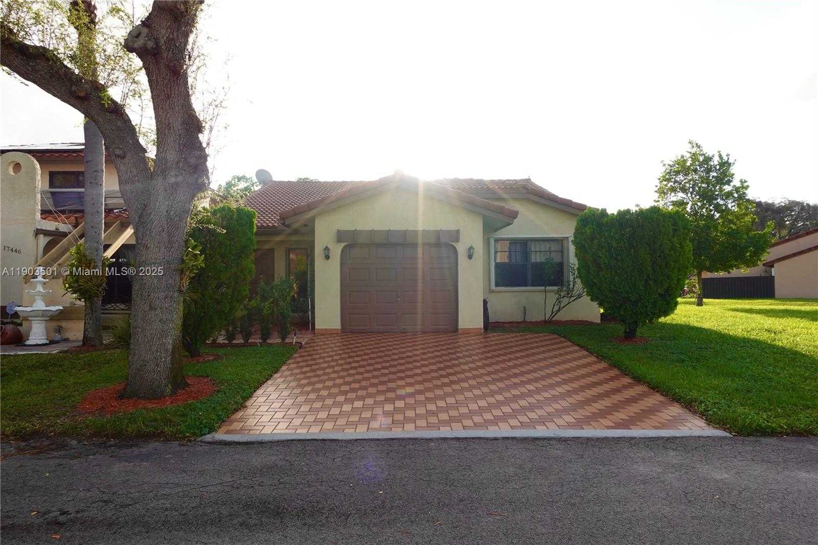 Small Image of 17450 NORTH WEST 66TH CT, Hialeah Number 3