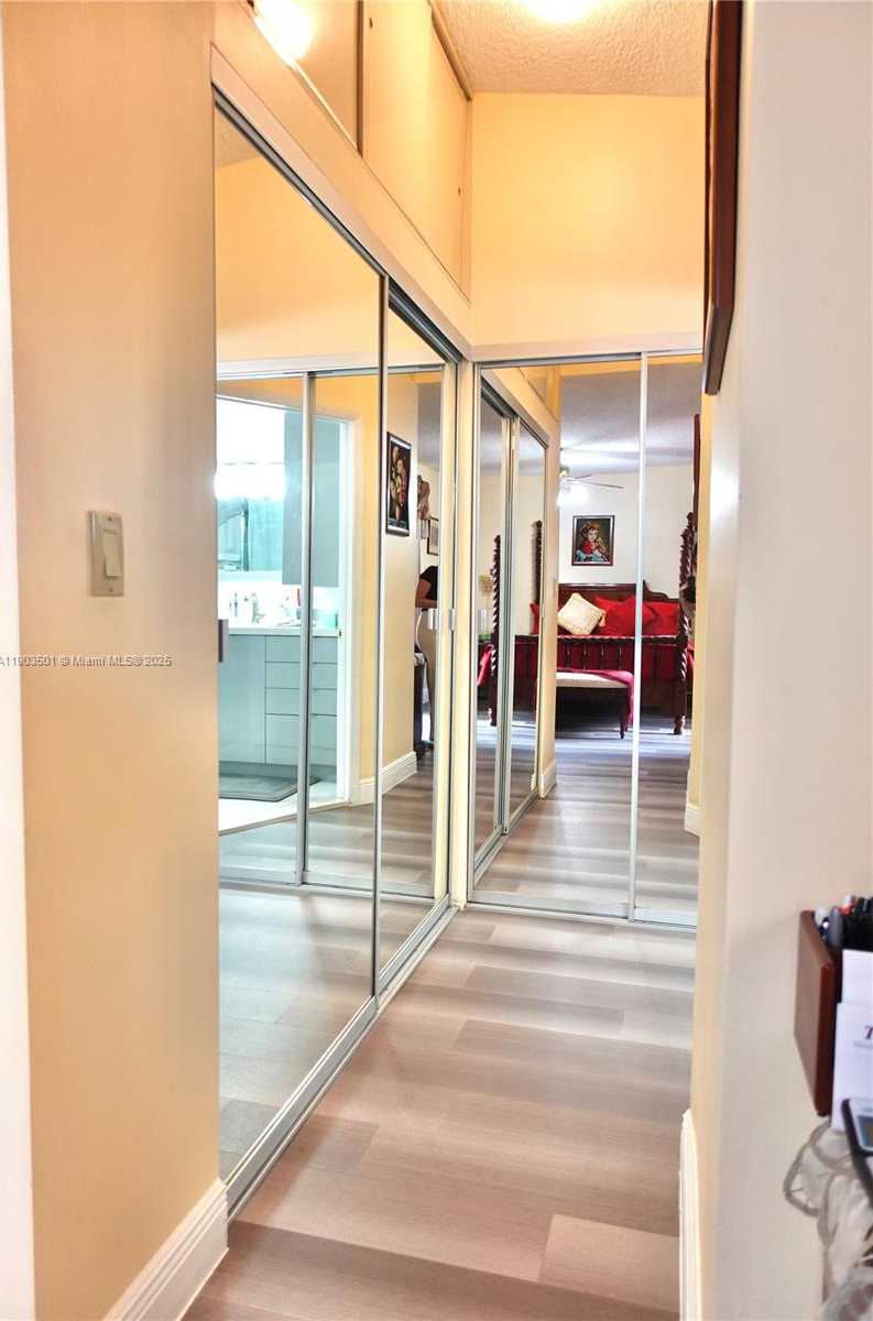 Small Image of 17450 NORTH WEST 66TH CT, Hialeah Number 32