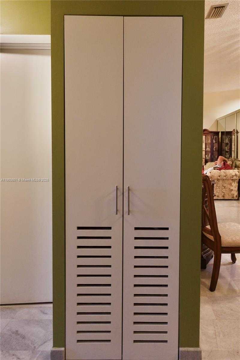 Small Image of 17450 NORTH WEST 66TH CT, Hialeah Number 43