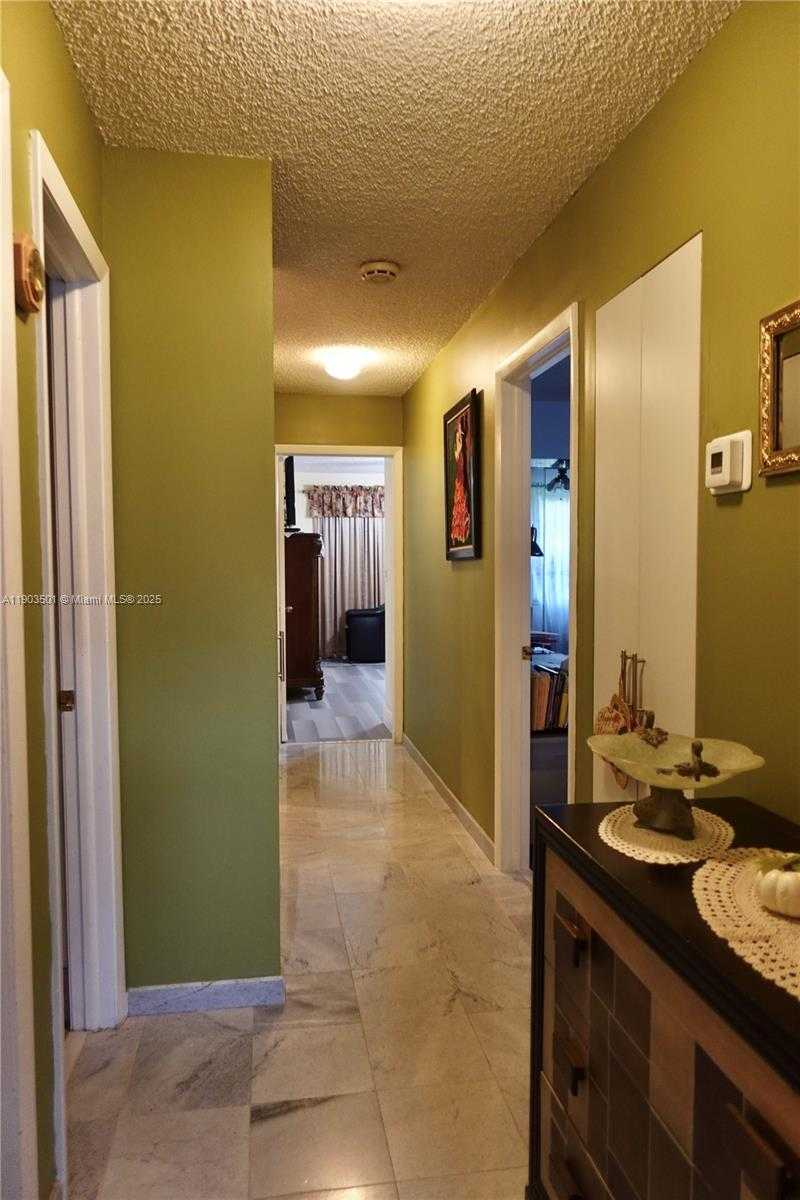 Small Image of 17450 NORTH WEST 66TH CT, Hialeah Number 44