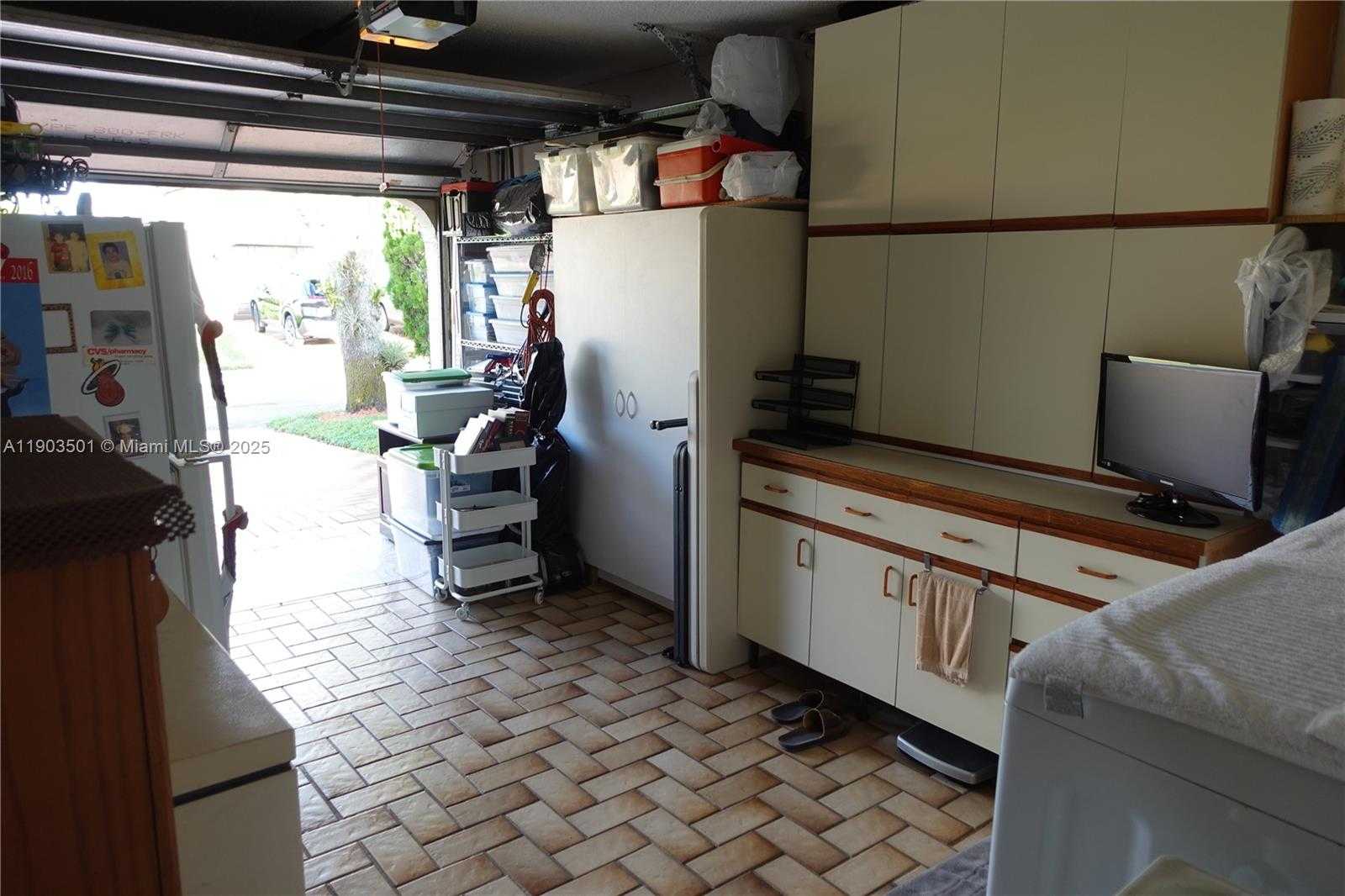 Small Image of 17450 NORTH WEST 66TH CT, Hialeah Number 46