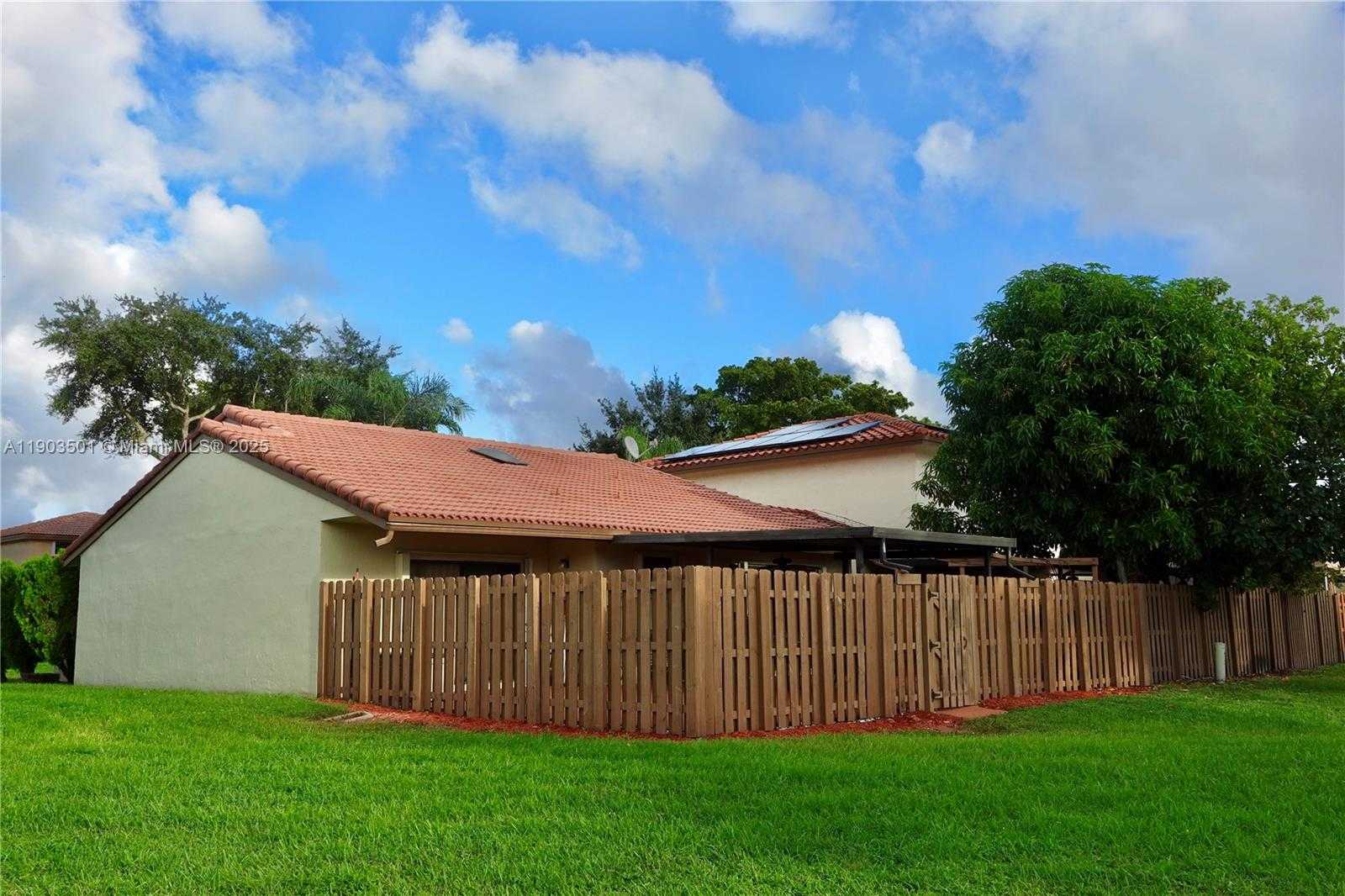 Small Image of 17450 NORTH WEST 66TH CT, Hialeah Number 5