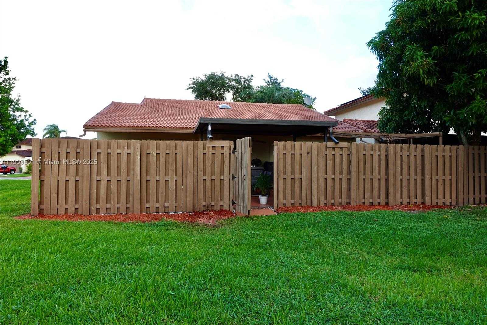 Small Image of 17450 NORTH WEST 66TH CT, Hialeah Number 6