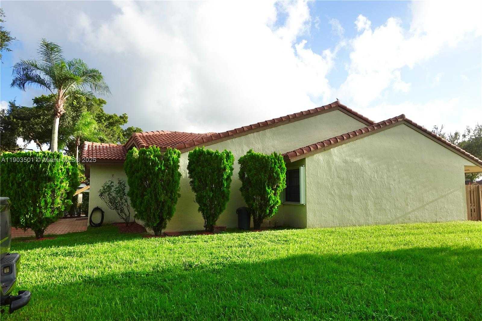 Small Image of 17450 NORTH WEST 66TH CT, Hialeah Number 8