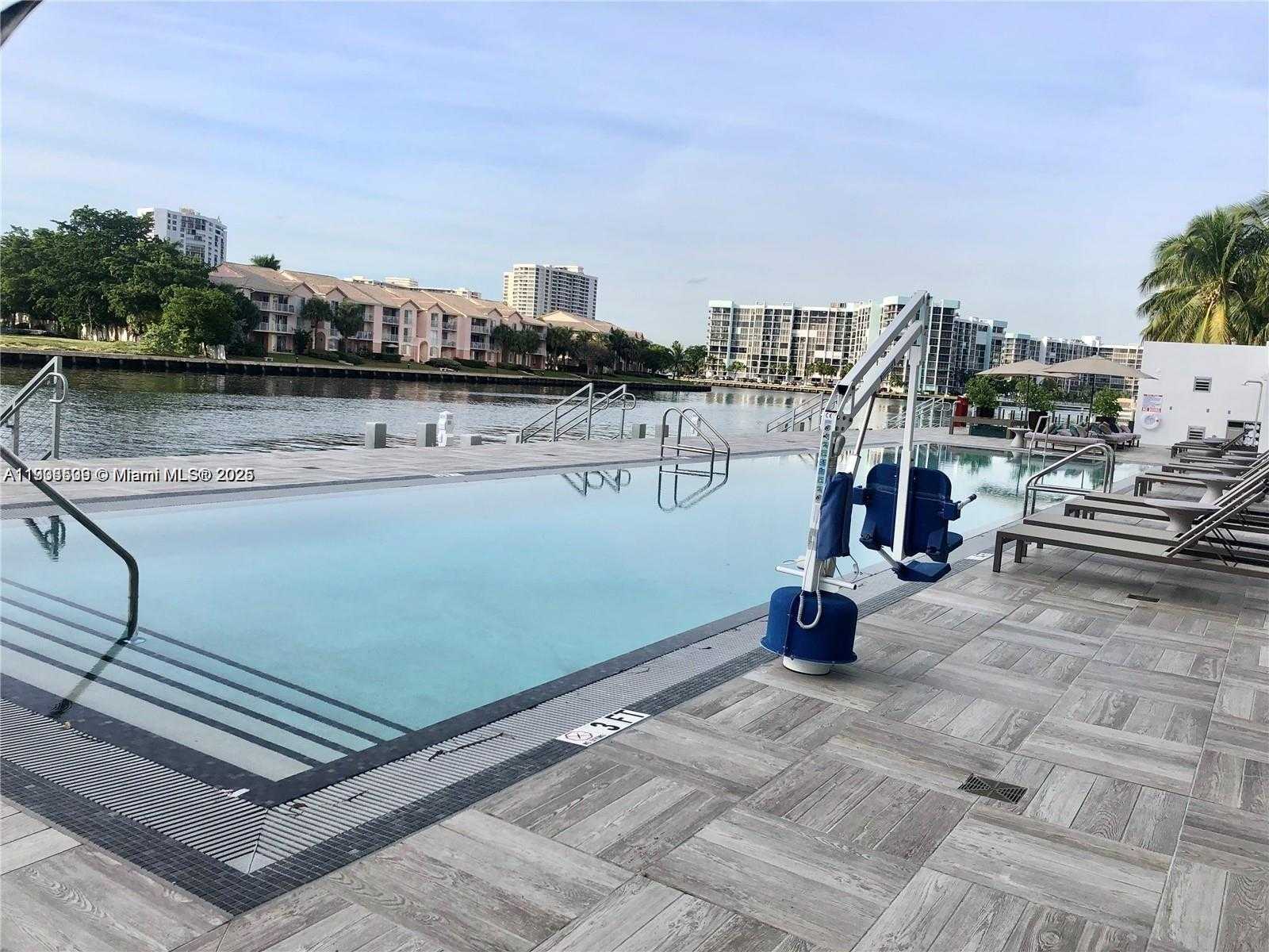 Imagen de Pequeño Objeto