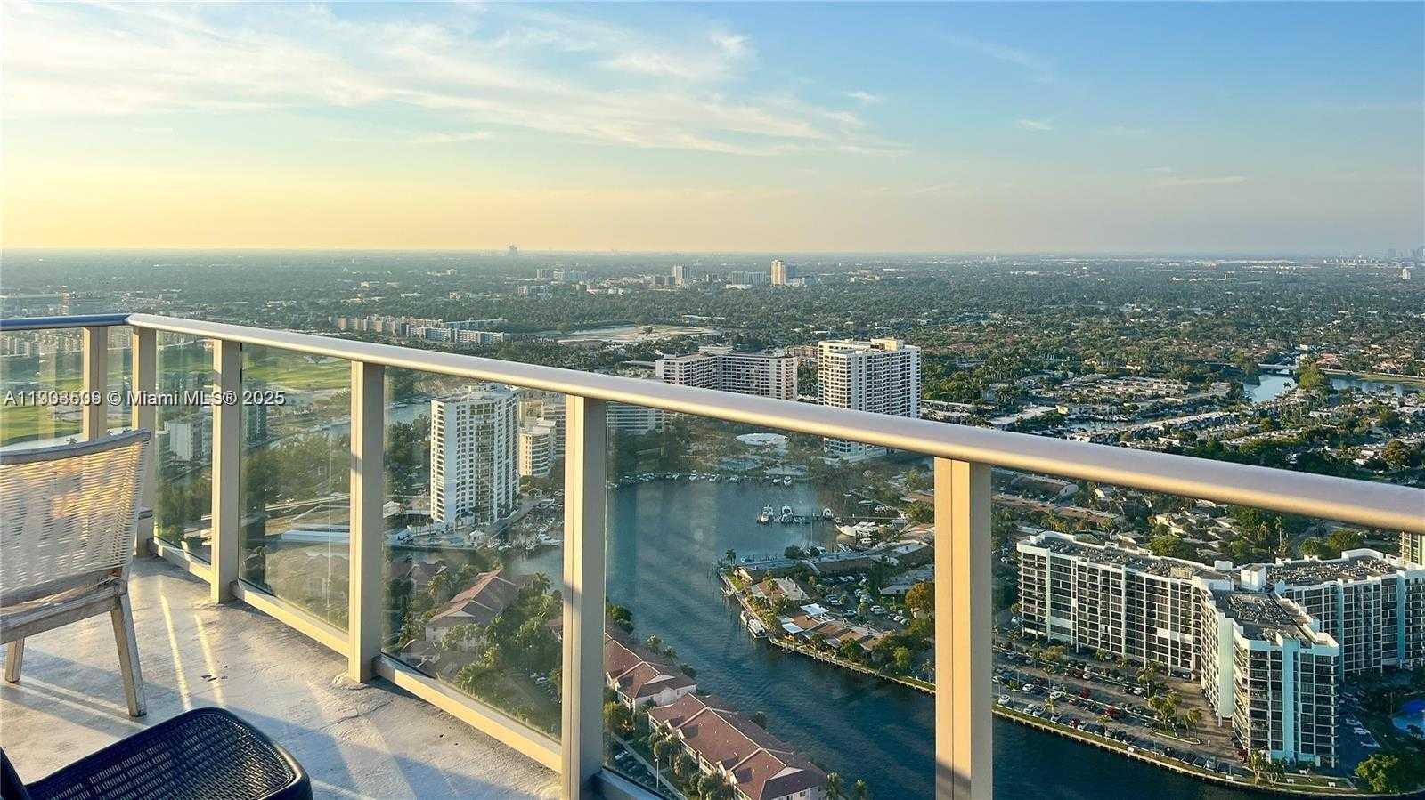 Imagen de Pequeño Objeto