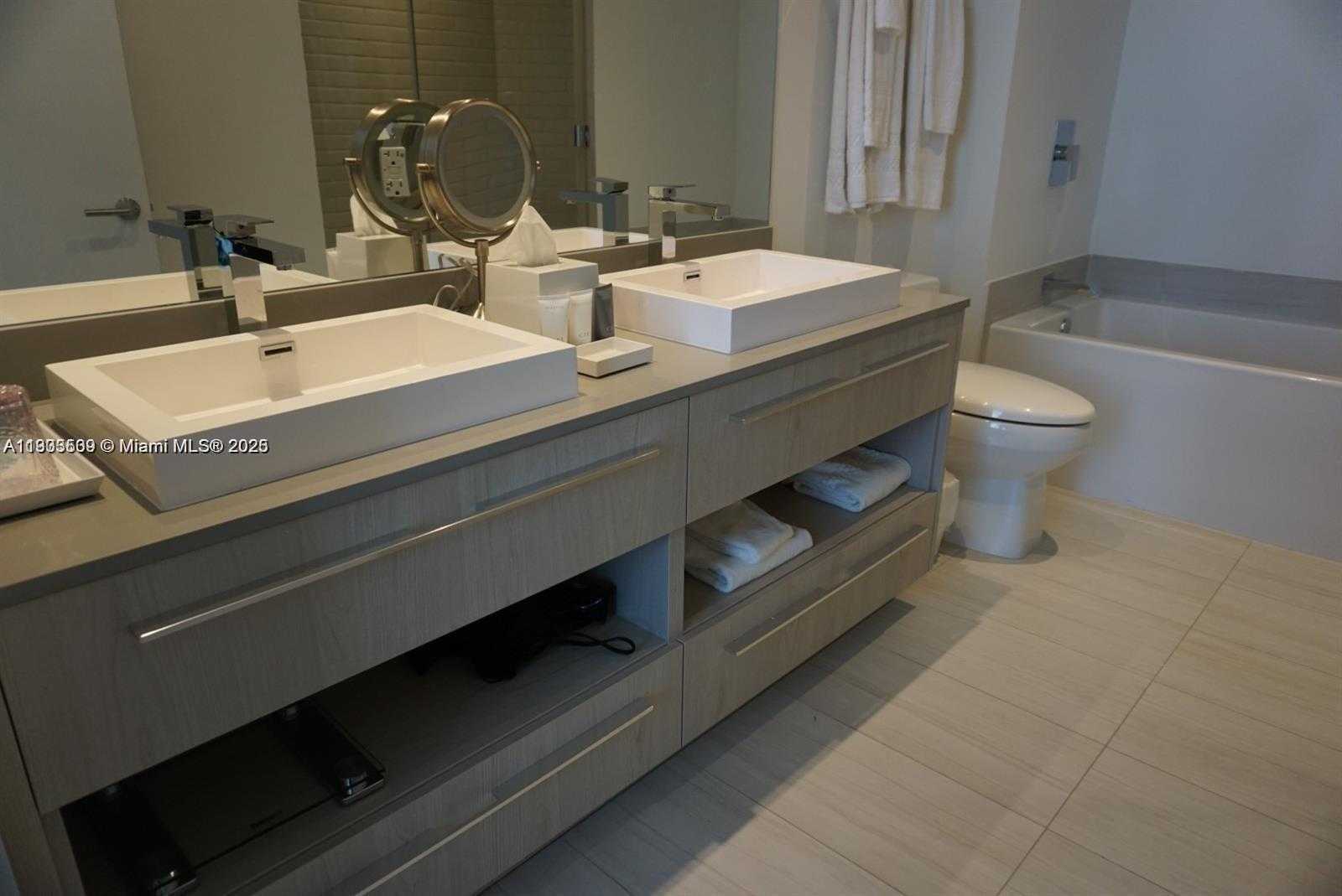 Imagen de Pequeño Objeto