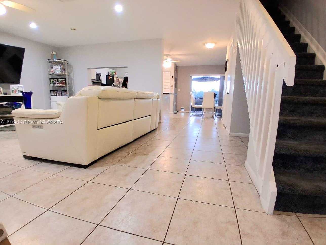 Small Image of 10830 NORTH WEST 8TH ST, Pembroke Pines Number 11