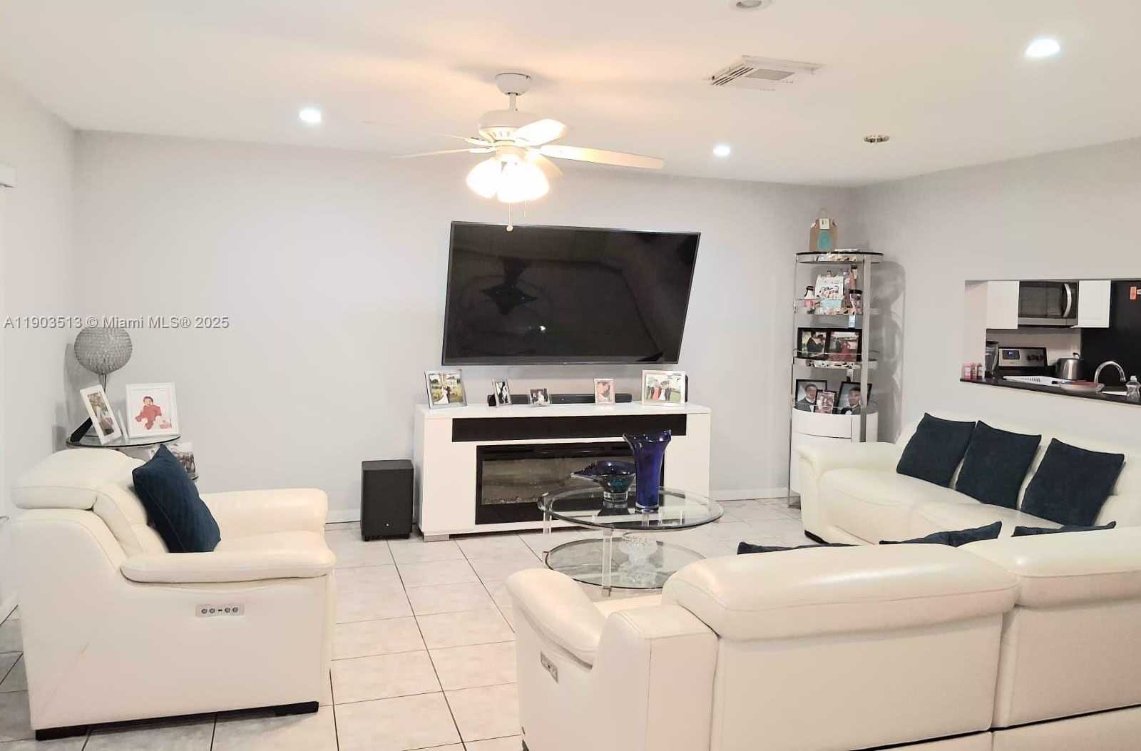 Small Image of 10830 NORTH WEST 8TH ST, Pembroke Pines Number 13