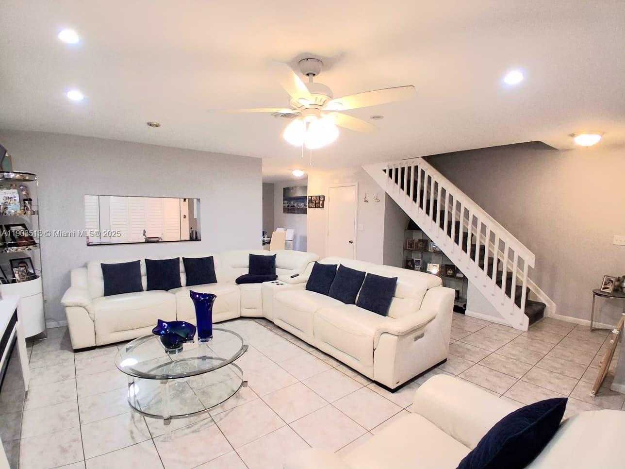 Small Image of 10830 NORTH WEST 8TH ST, Pembroke Pines Number 14