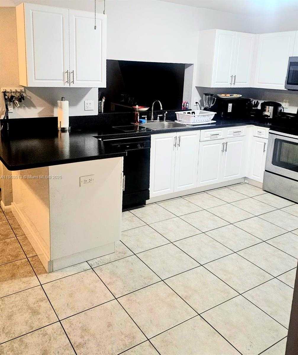 Small Image of 10830 NORTH WEST 8TH ST, Pembroke Pines Number 18