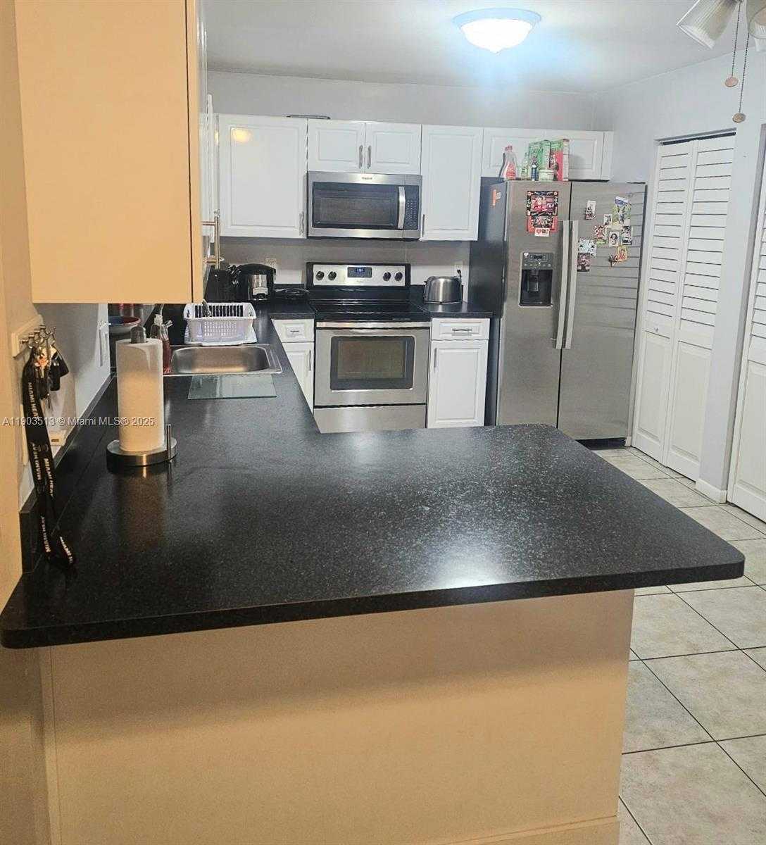Small Image of 10830 NORTH WEST 8TH ST, Pembroke Pines Number 19