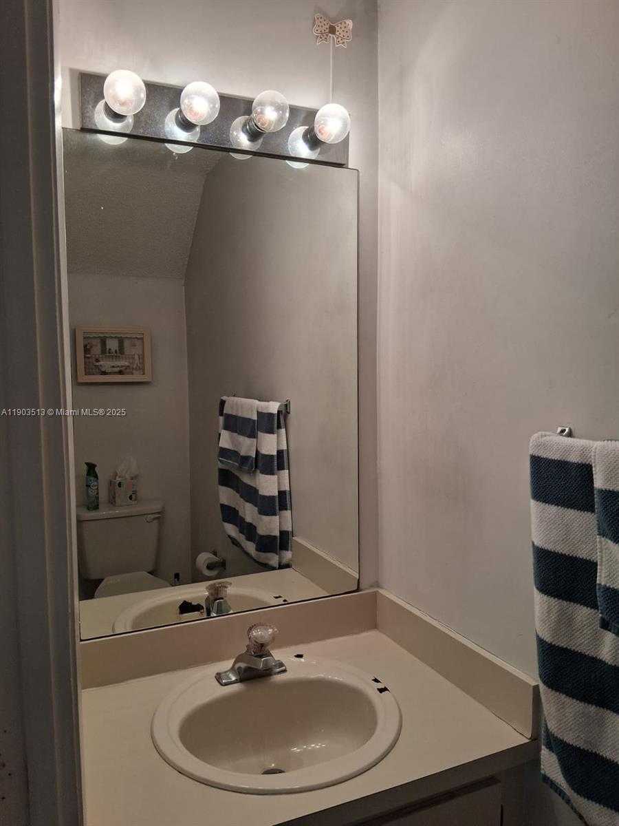 Small Image of 10830 NORTH WEST 8TH ST, Pembroke Pines Number 22