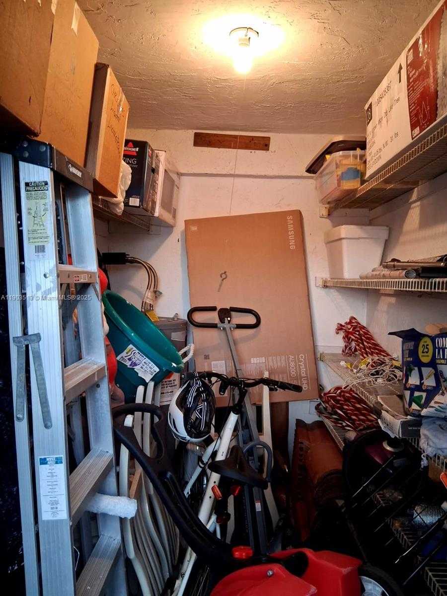 Small Image of 10830 NORTH WEST 8TH ST, Pembroke Pines Number 23