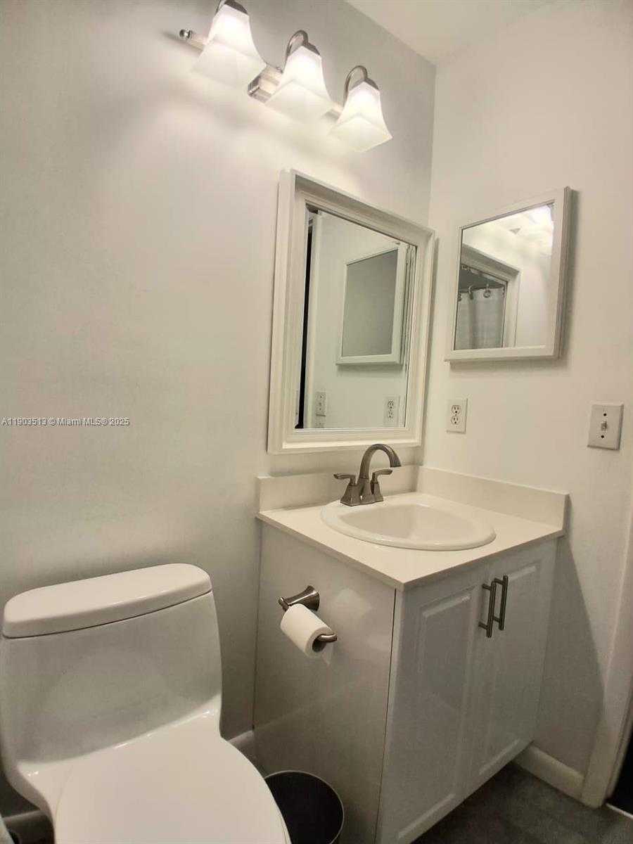 Small Image of 10830 NORTH WEST 8TH ST, Pembroke Pines Number 31