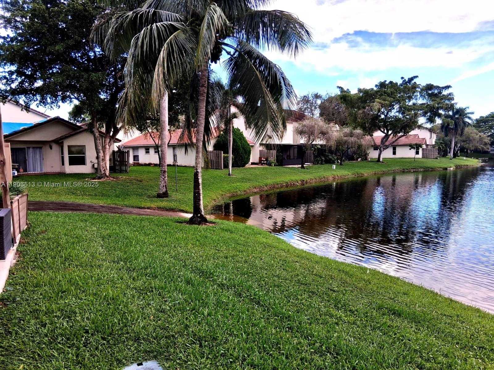 Small Image of 10830 NORTH WEST 8TH ST, Pembroke Pines Number 43