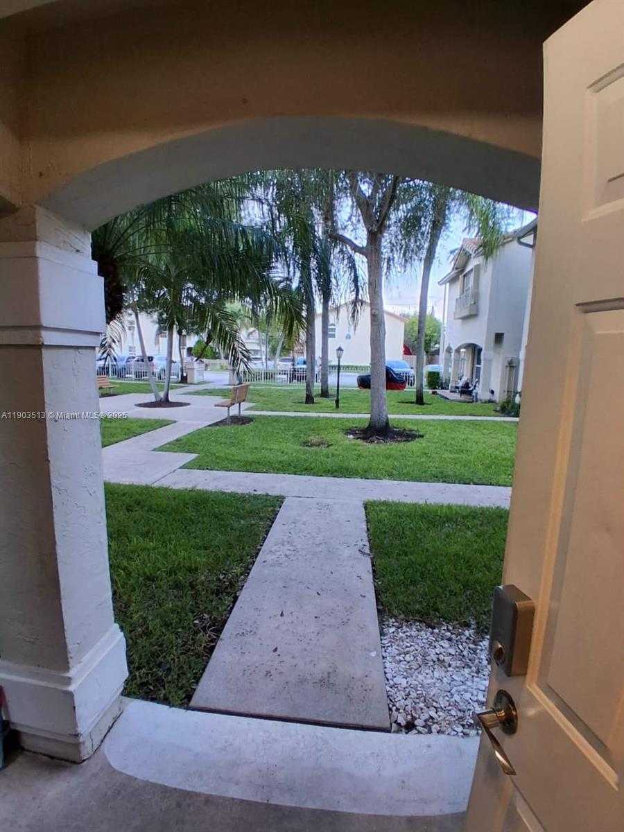 Small Image of 10830 NORTH WEST 8TH ST, Pembroke Pines Number 7