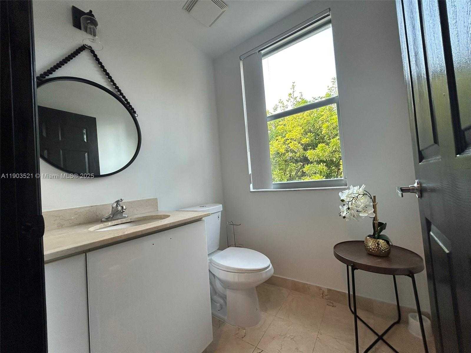 Imagen de Pequeño Objeto