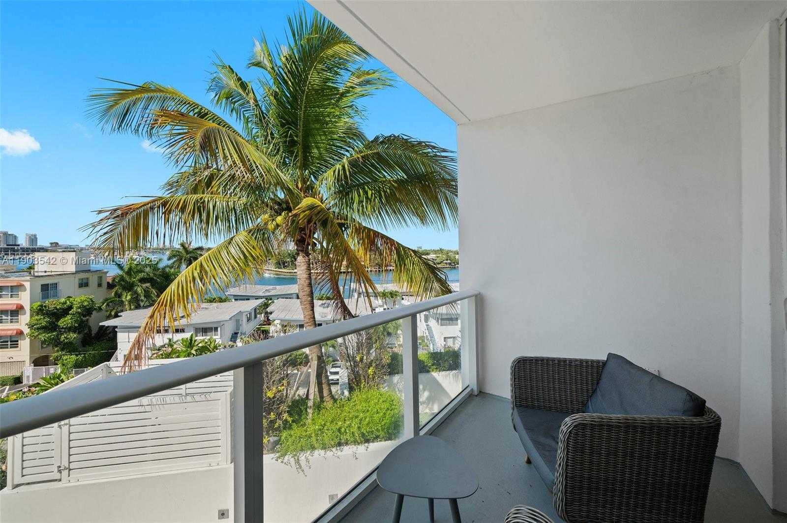 Imagen de Pequeño Objeto