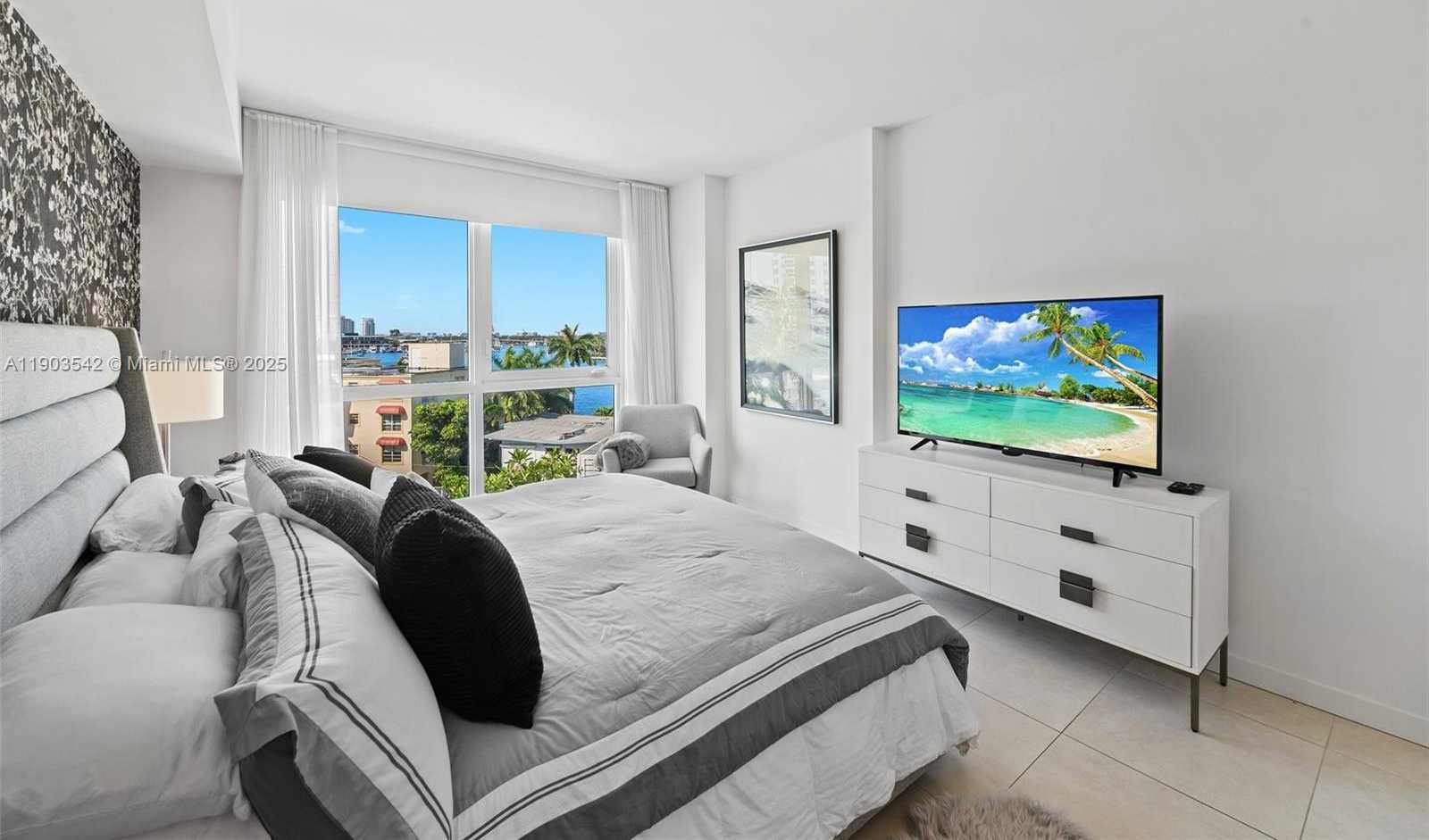 Imagen de Pequeño Objeto