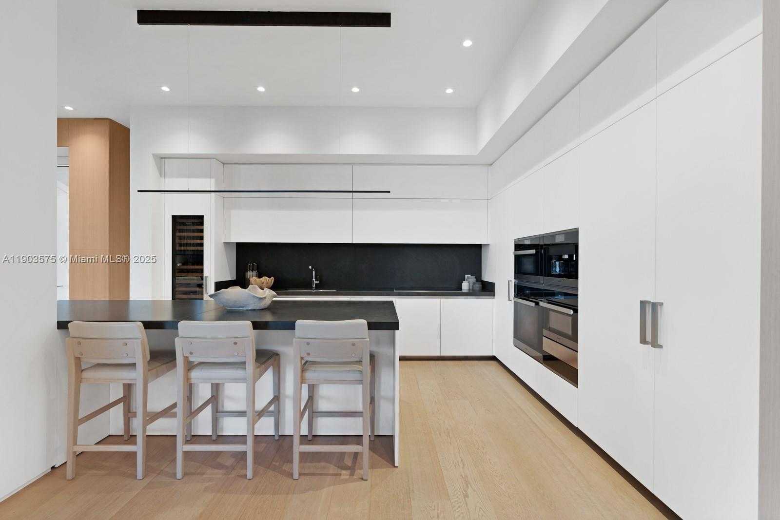 Small Image of 6800 FISHER ISLAND DR #6811, Miami Beach Number 13