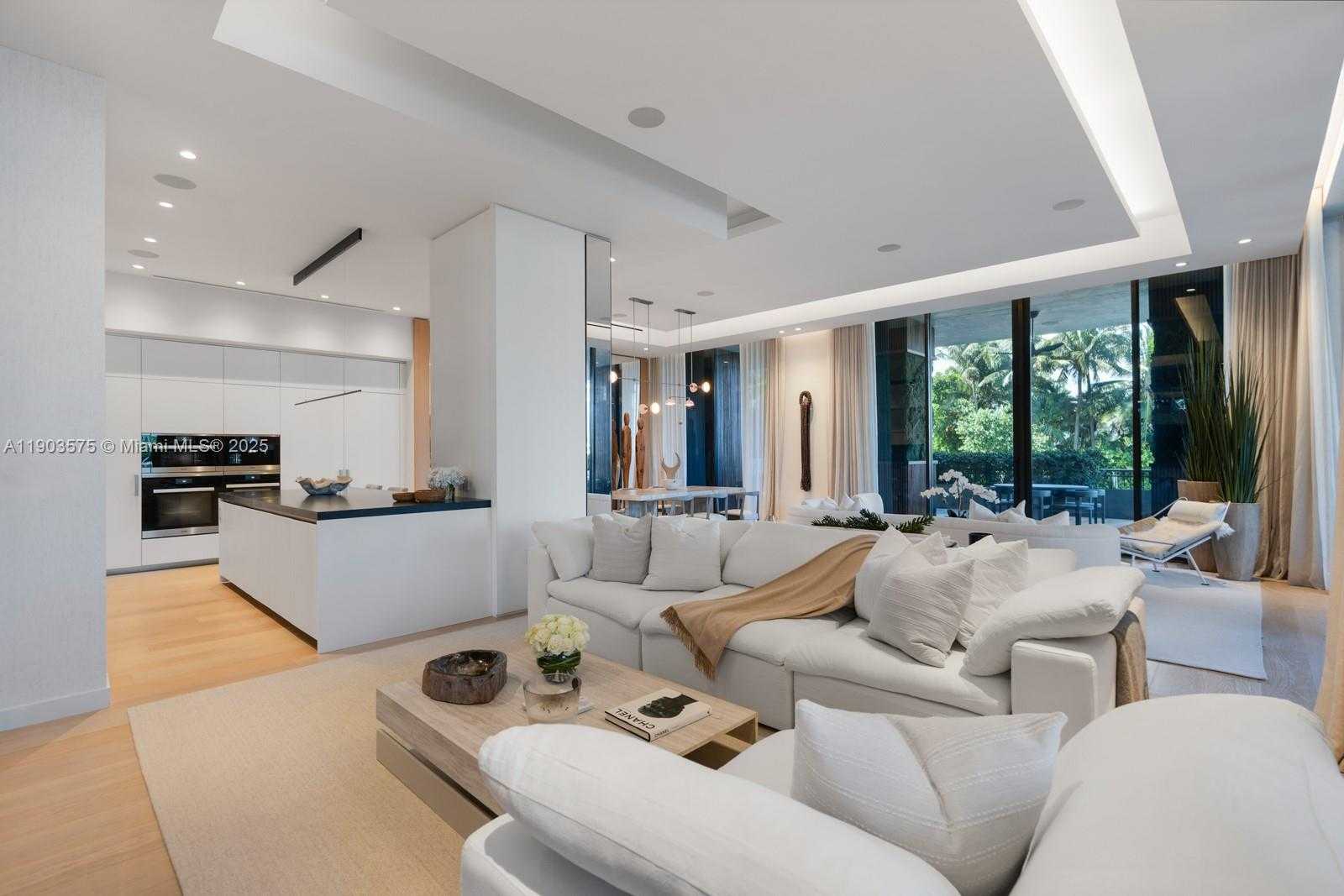 Small Image of 6800 FISHER ISLAND DR #6811, Miami Beach Number 3