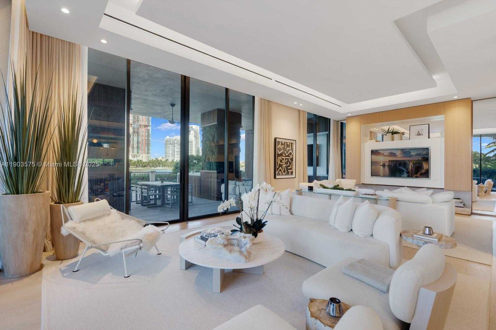 Small Image of 6800 FISHER ISLAND DR #6811, Miami Beach Number 8