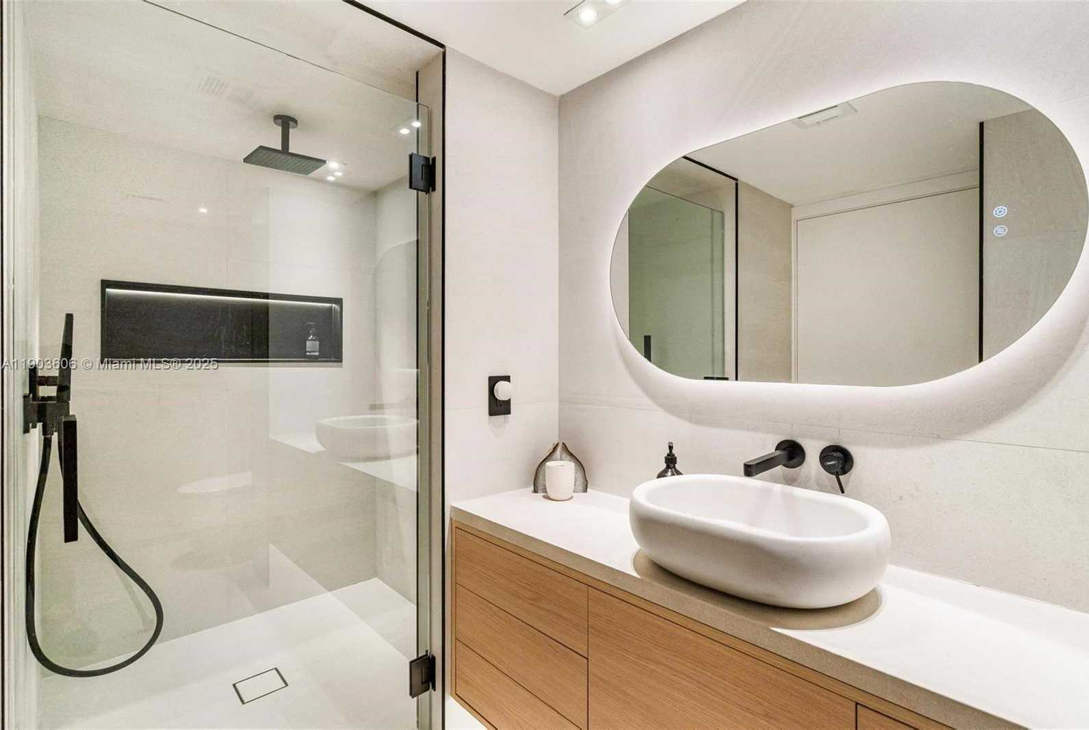 Small Image of 16485 COLLINS AVE #2438, Sunny Isles Beach Number 31