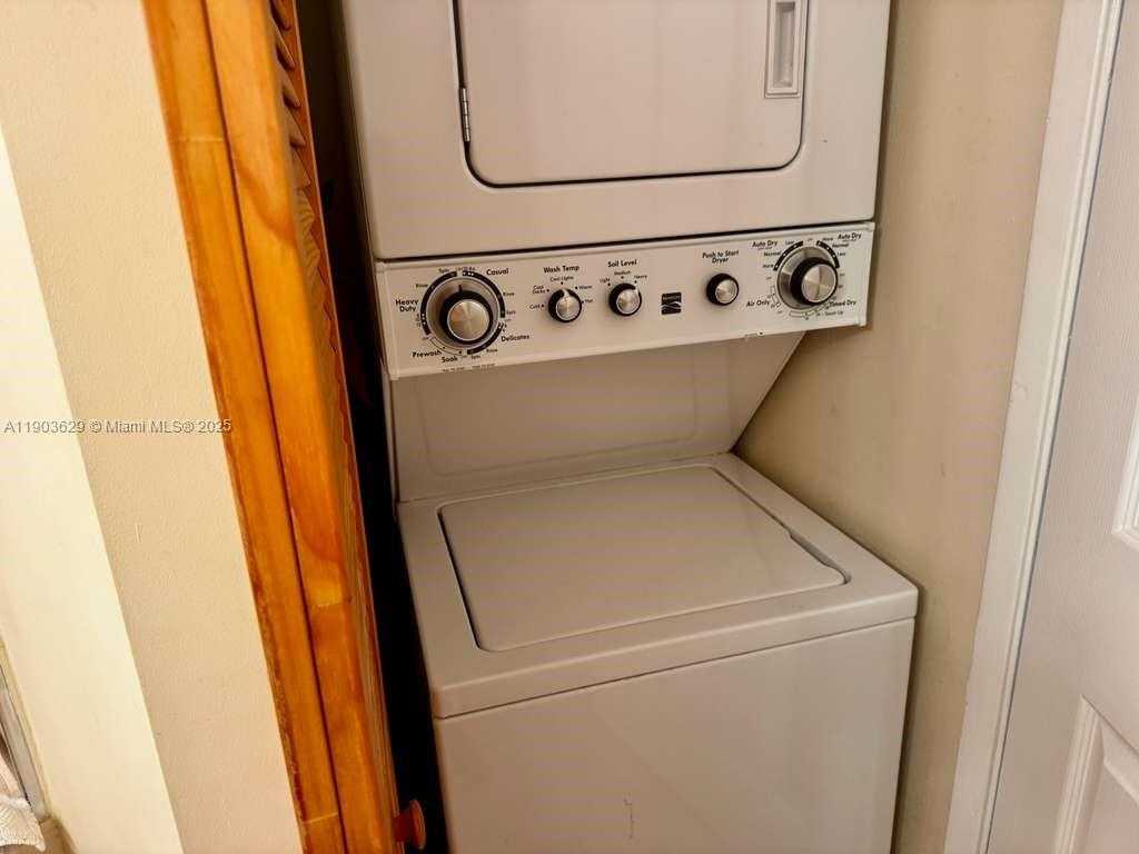 Small Image of 3600 MYSTIC POINTE DR #1209, Aventura Number 12