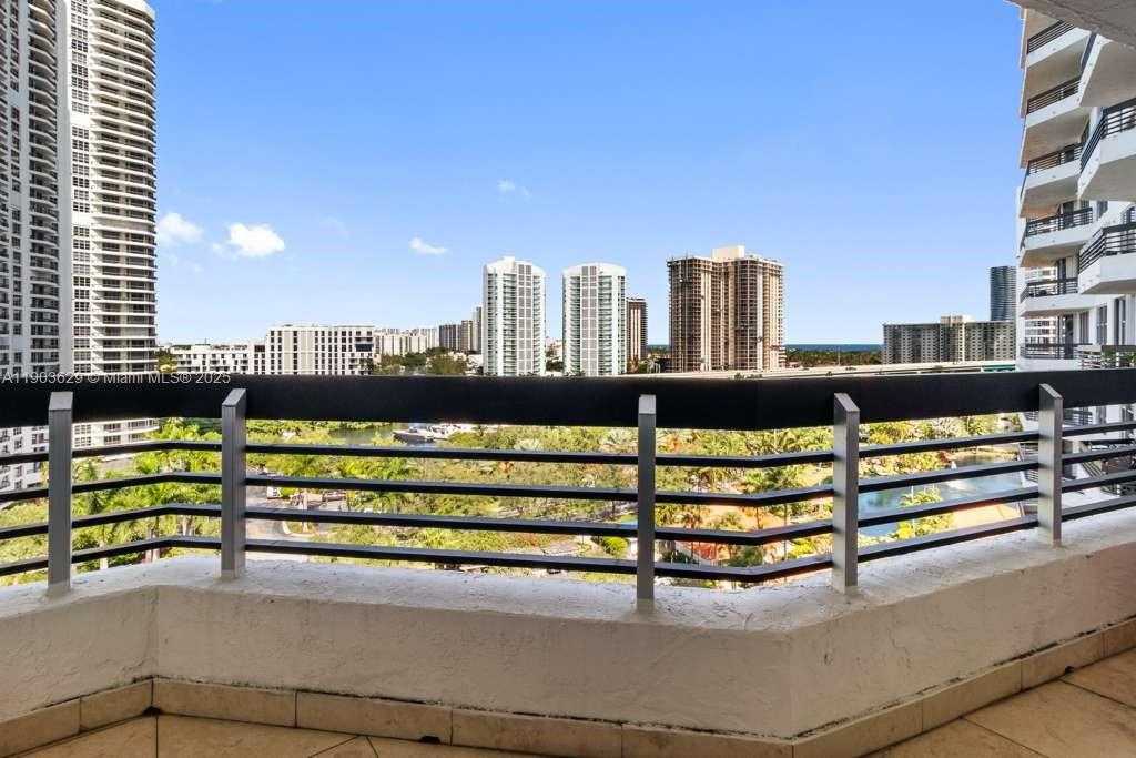 Small Image of 3600 MYSTIC POINTE DR #1209, Aventura Number 4