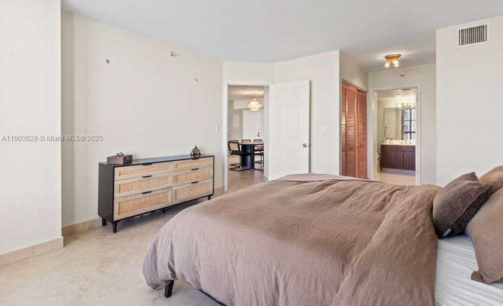 Small Image of 3600 MYSTIC POINTE DR #1209, Aventura Number 6