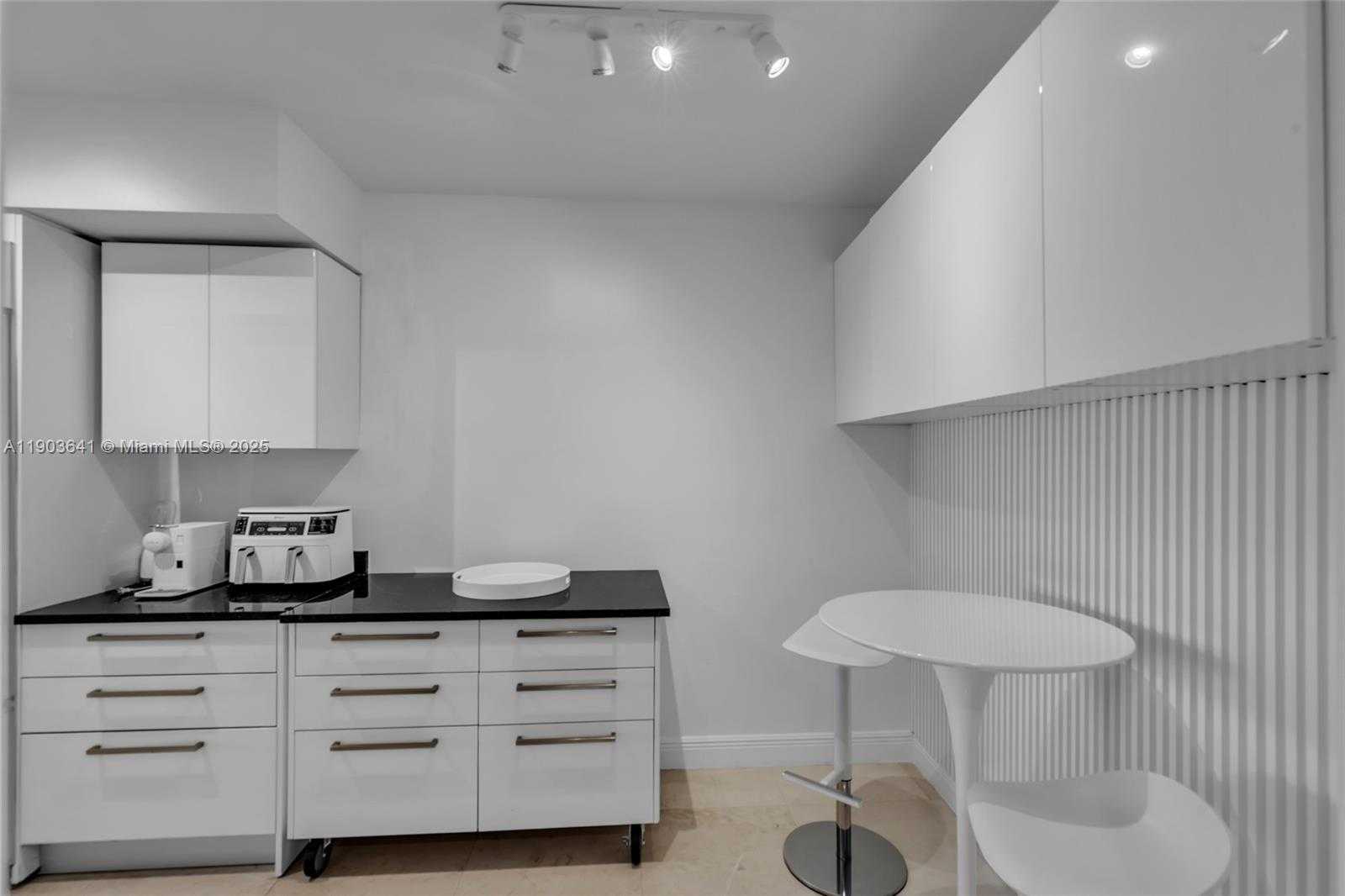 Small Image of 1800 SOUTH OCEAN DR #2207, Hallandale Beach Number 26