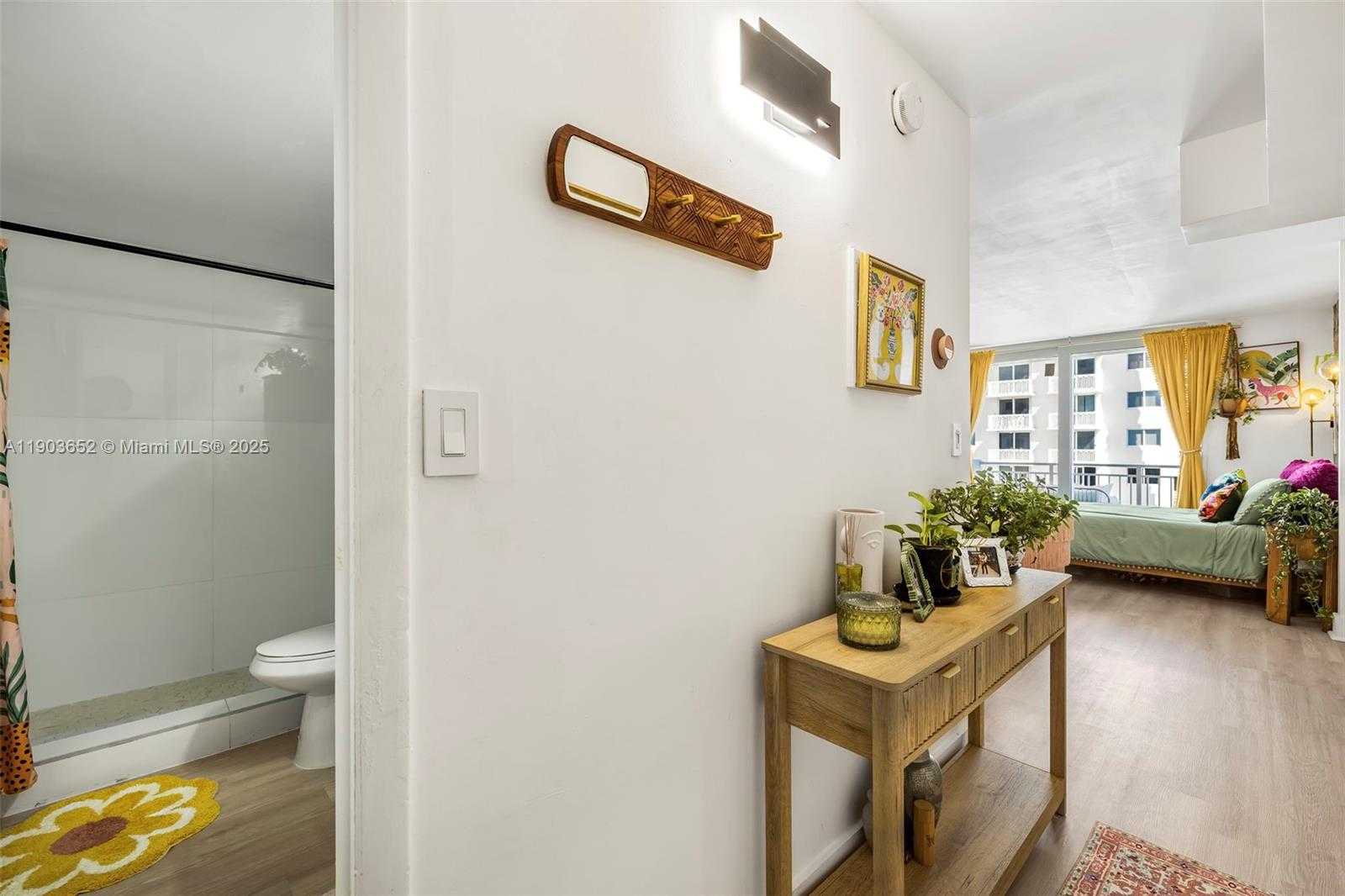 Small Image of 345 OCEAN DR #718, Miami Beach Number 12