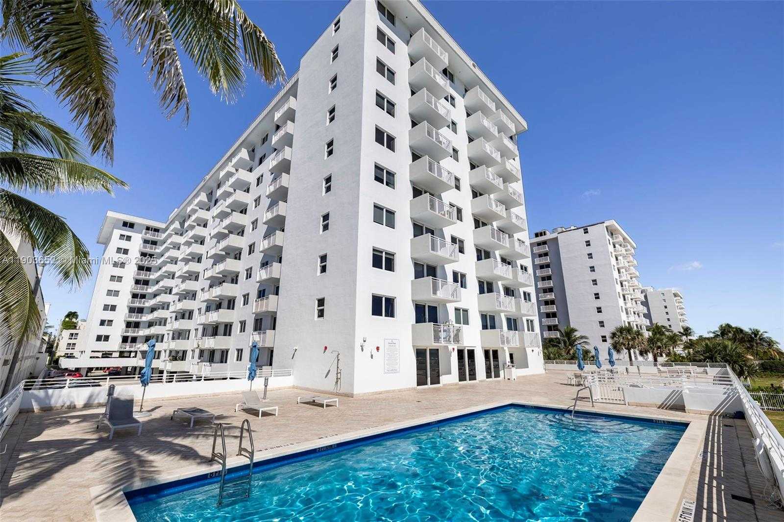 Small Image of 345 OCEAN DR #718, Miami Beach Number 15