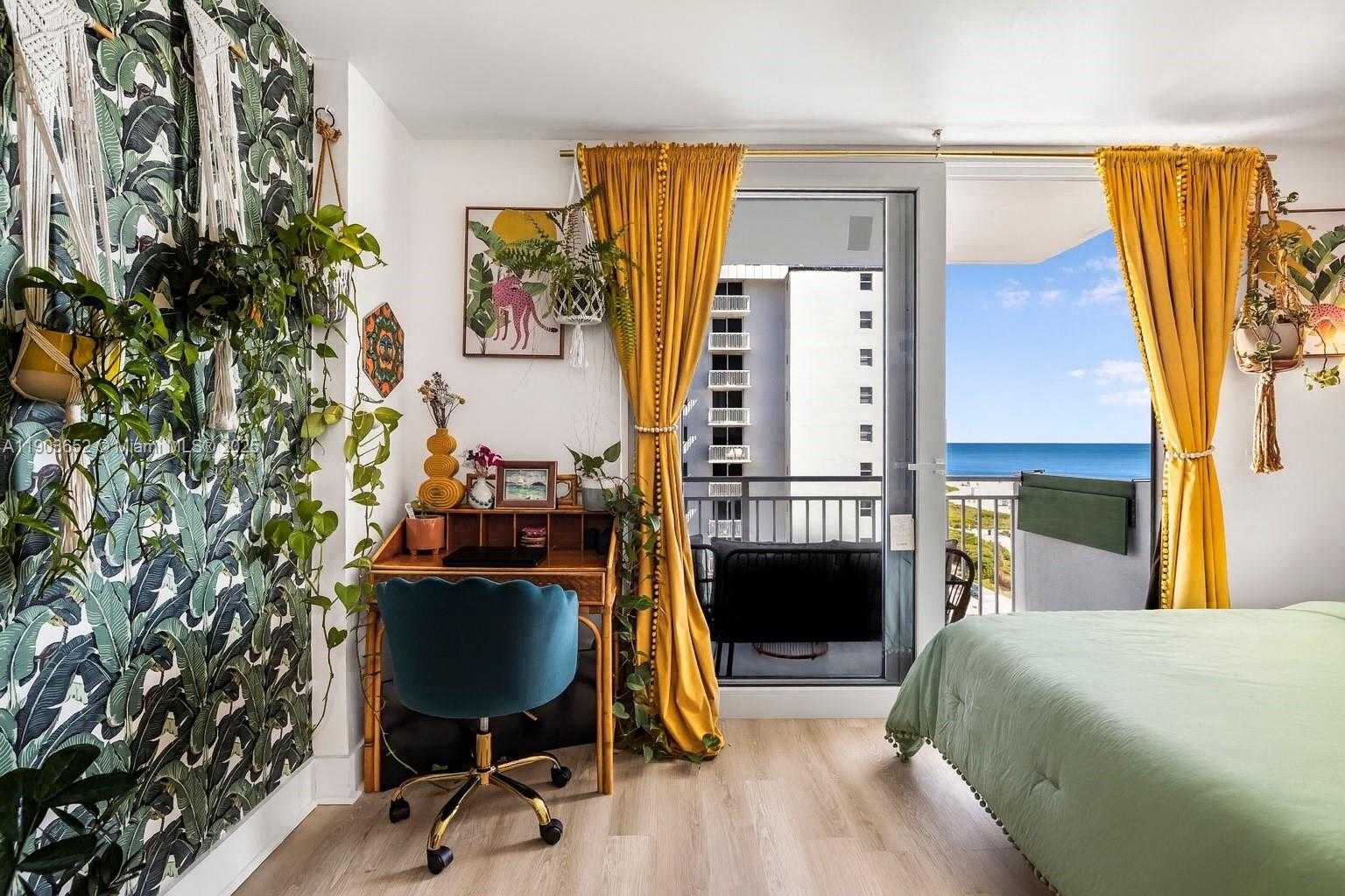 Small Image of 345 OCEAN DR #718, Miami Beach Number 2