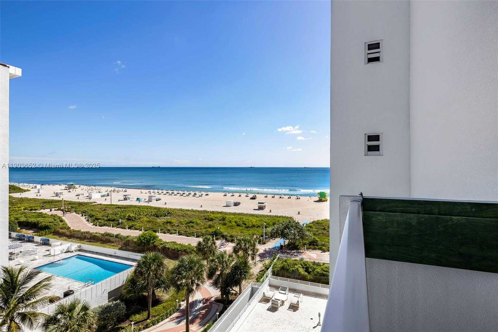 Small Image of 345 OCEAN DR #718, Miami Beach Number 3