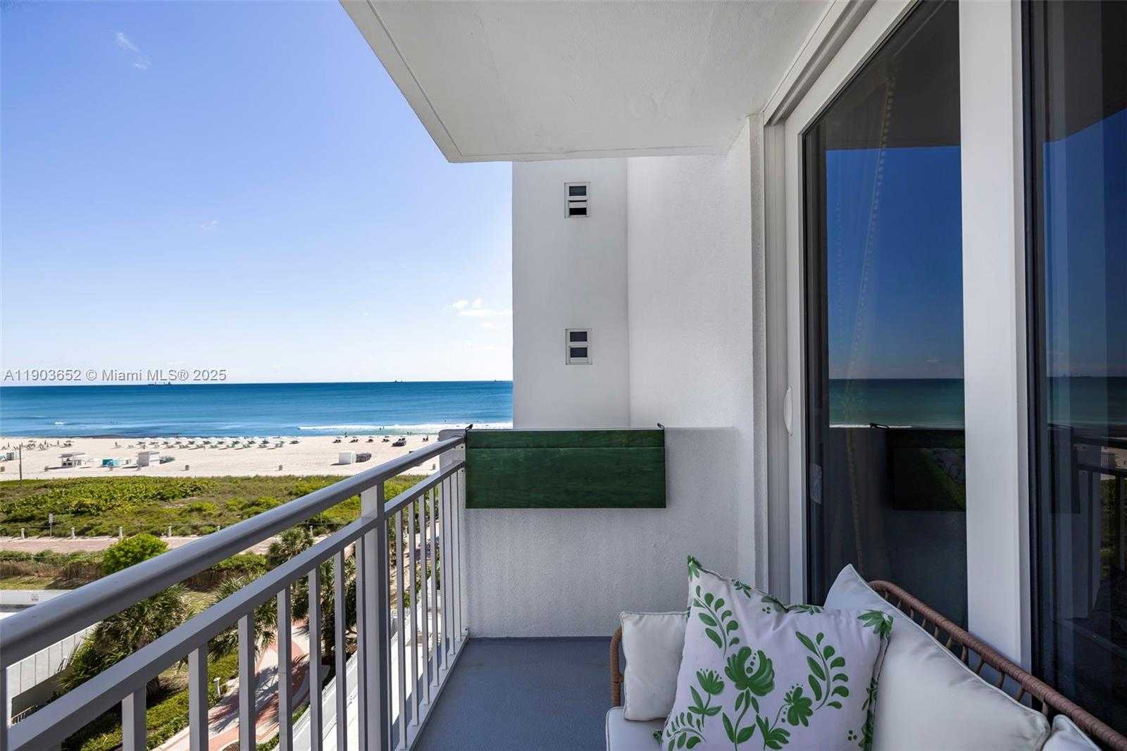 Small Image of 345 OCEAN DR #718, Miami Beach Number 4