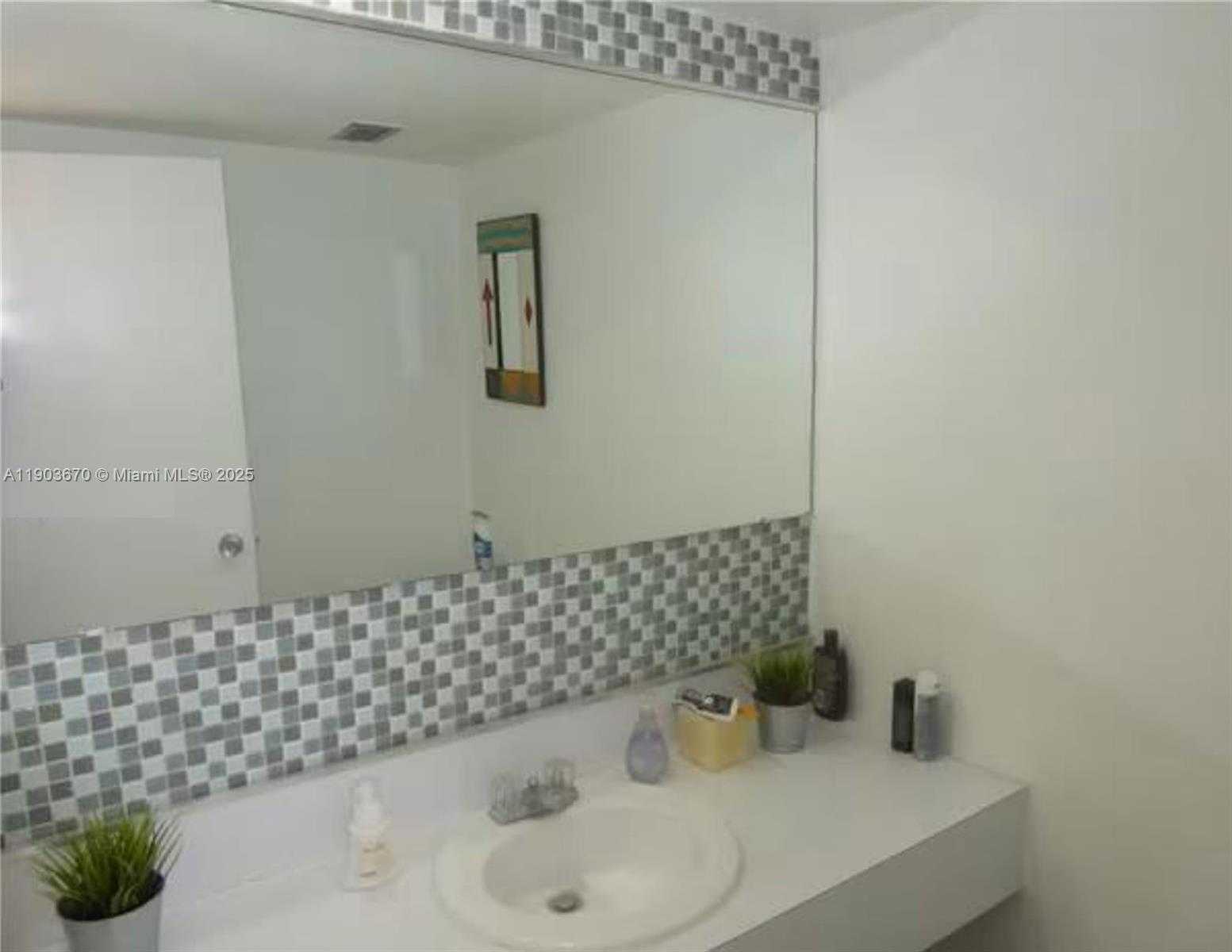 Small Image of 900 BAY DR #209, Miami Beach Number 10