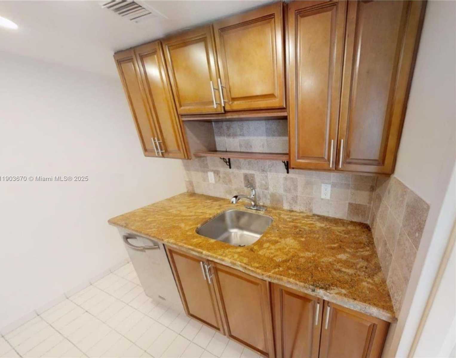 Small Image of 900 BAY DR #209, Miami Beach Number 3