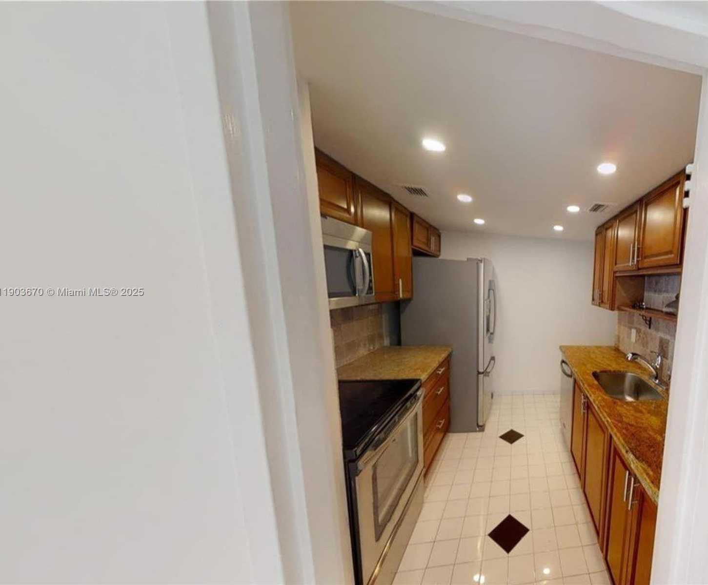 Small Image of 900 BAY DR #209, Miami Beach Number 4