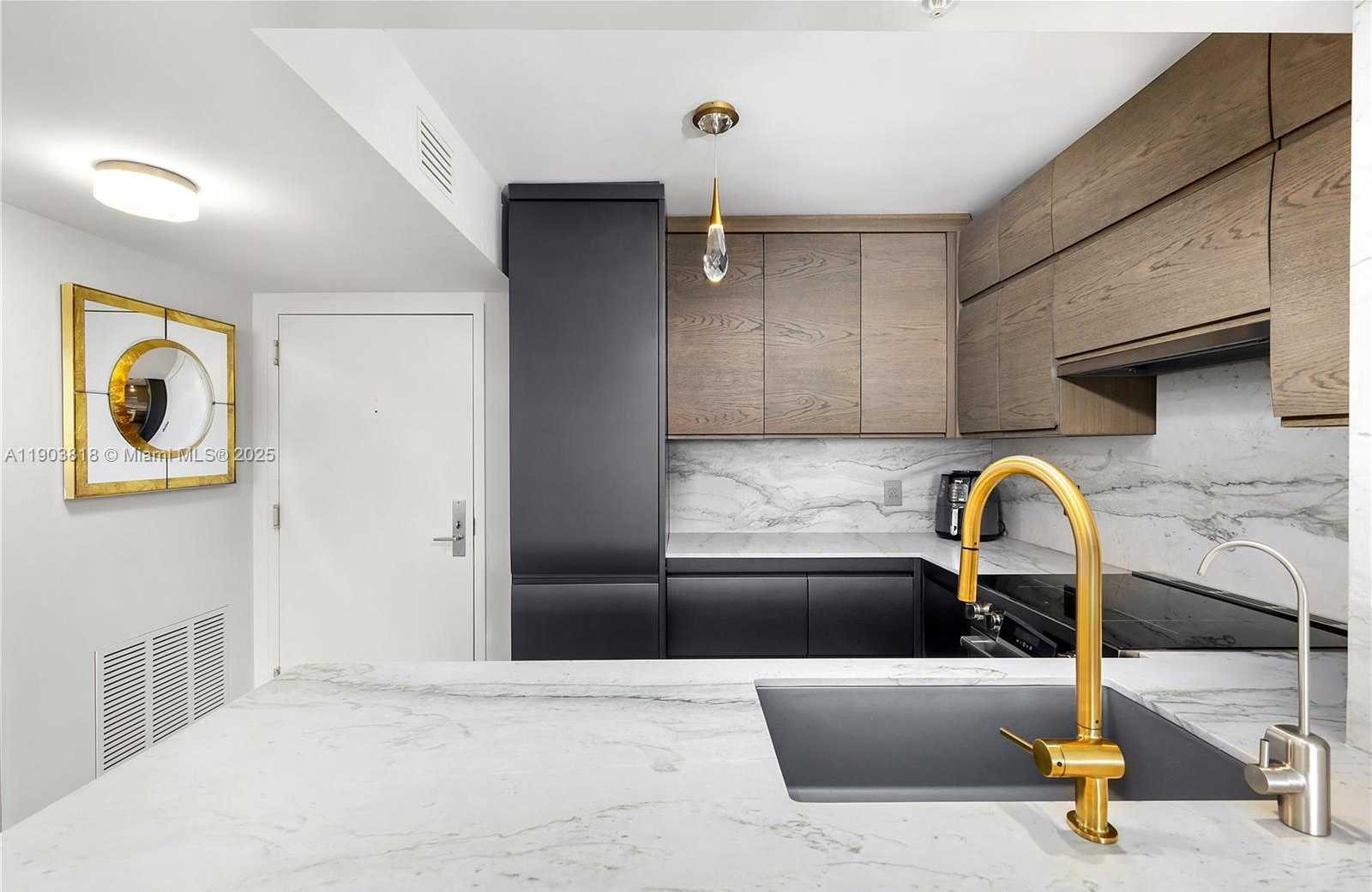 Small Image of 1800 SUNSET HARBOUR DR #2105, Miami Beach Number 13