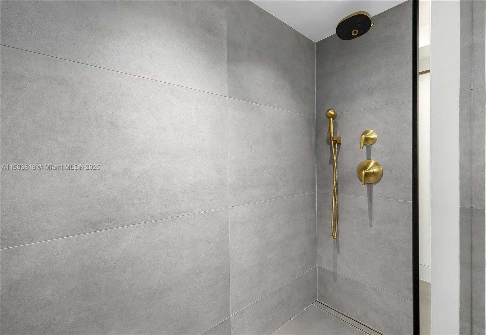 Small Image of 1800 SUNSET HARBOUR DR #2105, Miami Beach Number 23