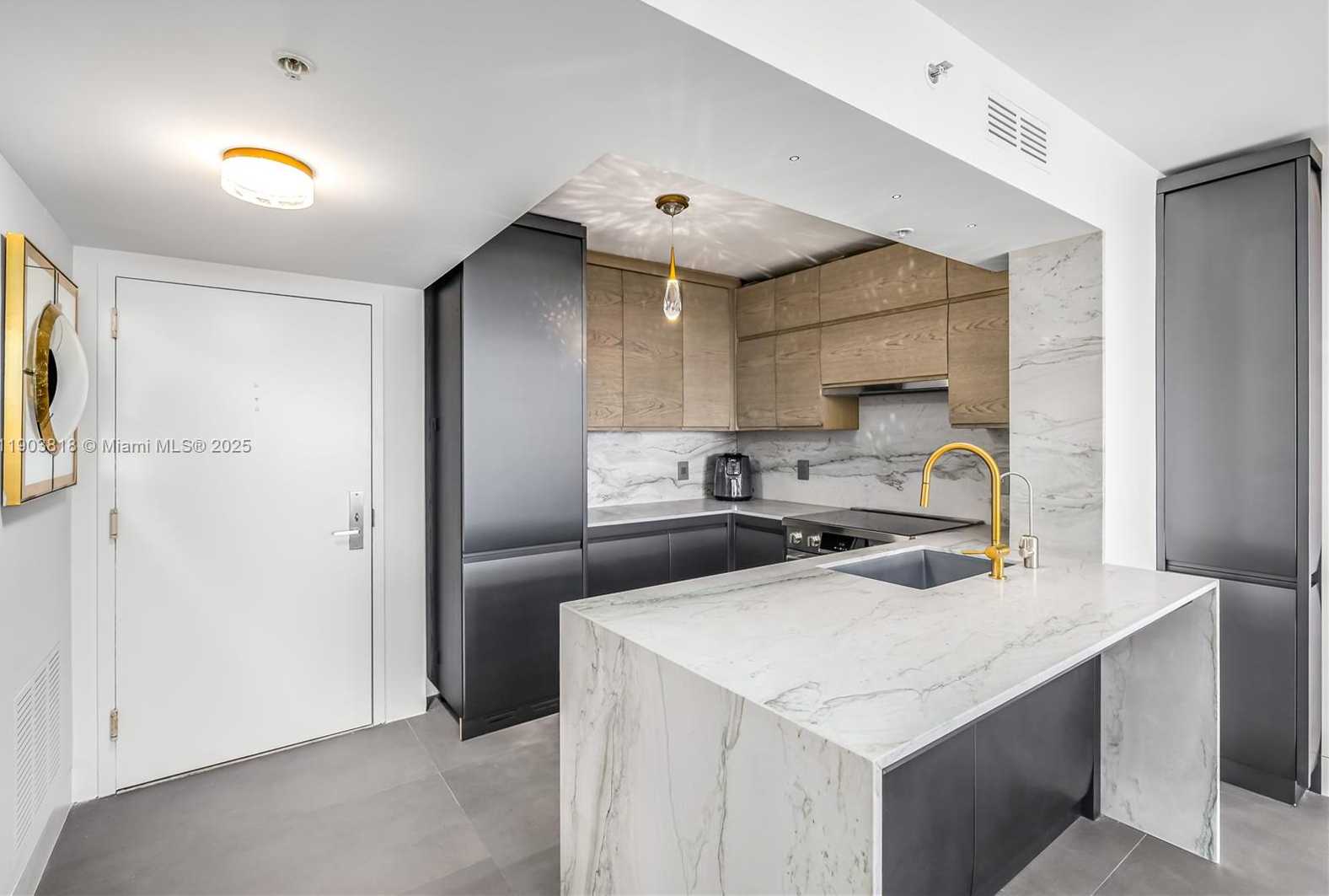 Small Image of 1800 SUNSET HARBOUR DR #2105, Miami Beach Number 4