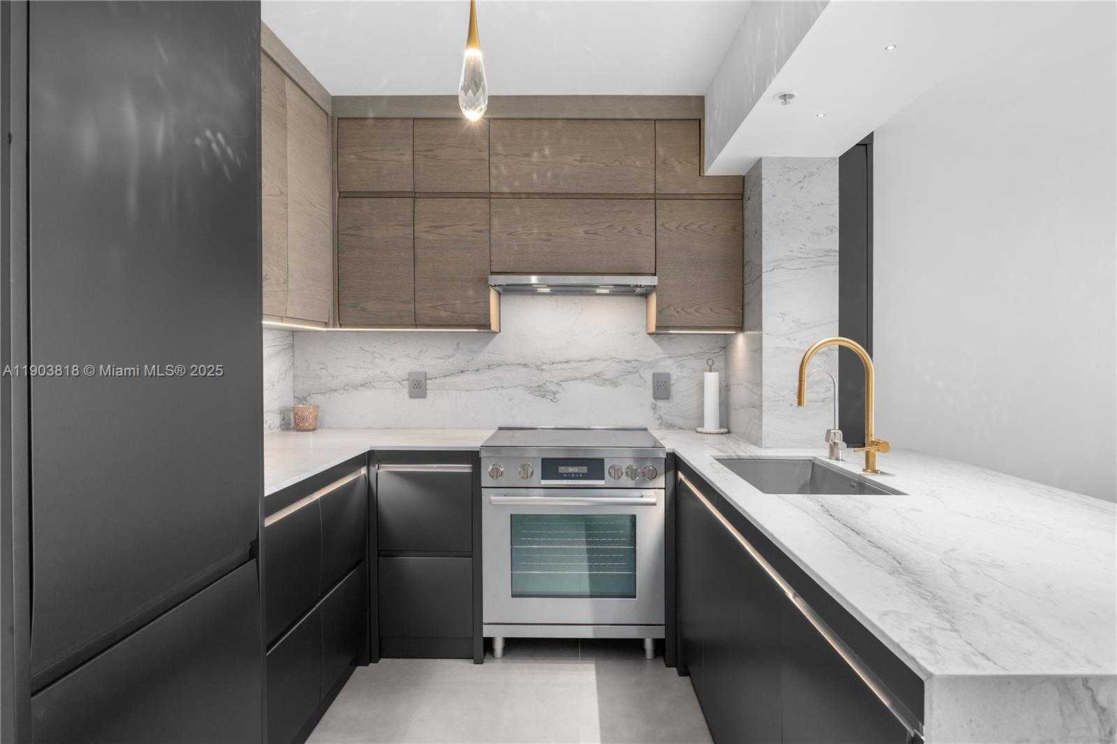 Small Image of 1800 SUNSET HARBOUR DR #2105, Miami Beach Number 5