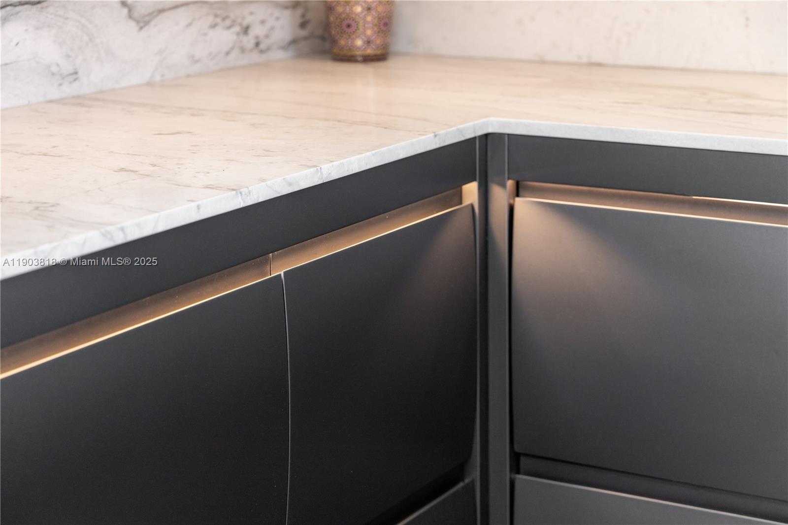 Small Image of 1800 SUNSET HARBOUR DR #2105, Miami Beach Number 7