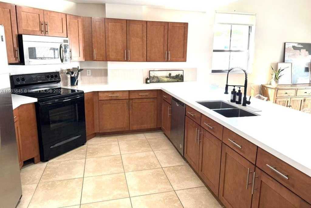 Small Image of 8390 SOUTH WEST 72ND AVE #519, Miami Number 3