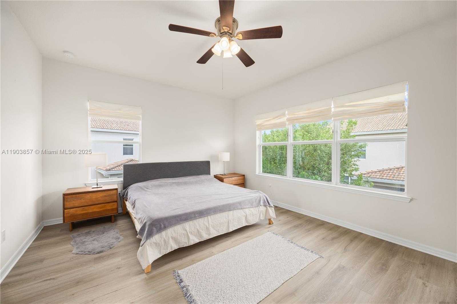 Small Image of 4103 BLACK OLIVE LN, Hollywood Number 12